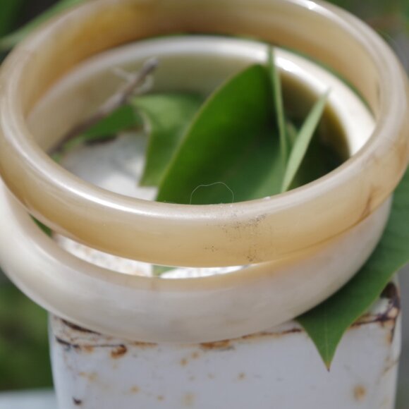 Two Beautiful Lucite Bangles From 80s - Picture 6 of 6
